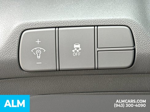 Certified 2025 Hyundai Elantra SEL image 39