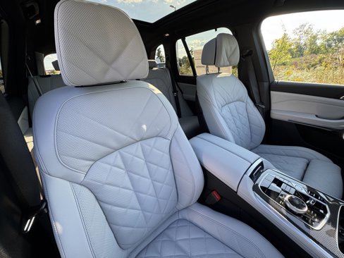 New 2026 BMW X5 M60i w/ Executive Package image 29