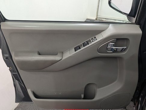 Used 2014 Nissan Frontier SV w/ SV Value Truck Package image 18