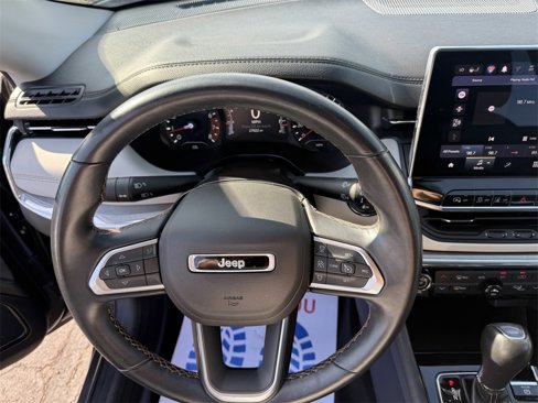 Certified 2022 Jeep Compass Limited image 25