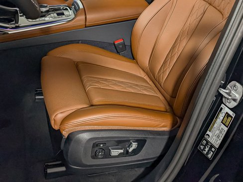 New 2026 BMW X7 M60i image 16