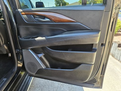 Used 2017 Cadillac Escalade ESV Luxury image 14