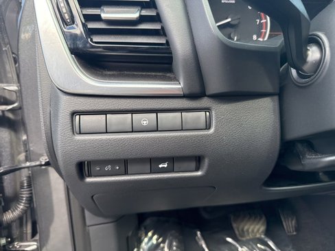 Used 2022 Nissan Rogue SV w/ SV Premium Package image 25