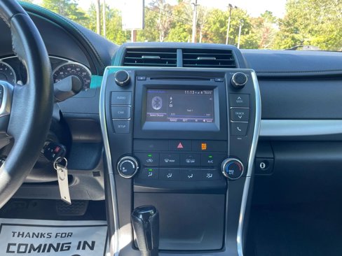 Used 2016 Toyota Camry SE image 20
