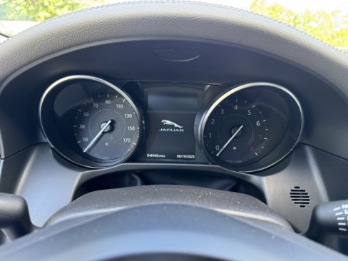 Used 2020 Jaguar XF Premium image 20