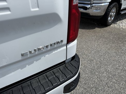 Used 2022 Chevrolet Silverado 1500 Custom image 5