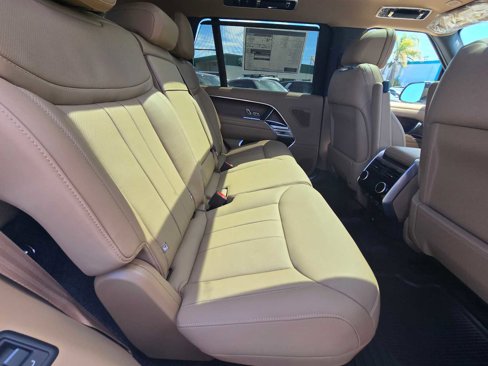 New 2025 Land Rover Range Rover Long Wheelbase SE image 14