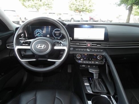 Used 2024 Hyundai Elantra Limited image 17