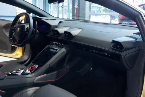 Used 2020 Lamborghini Huracan EVO image 13