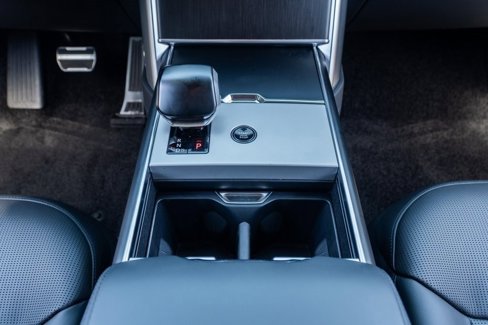 New 2025 Land Rover Range Rover SV image 18