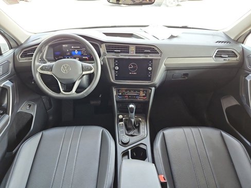Used 2024 Volkswagen Tiguan SE image 9