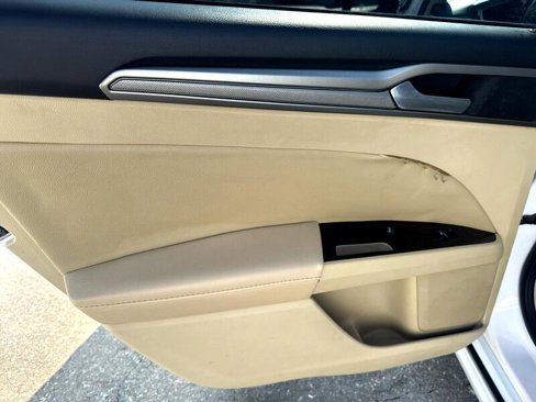 Used 2014 Ford Fusion SE image 14