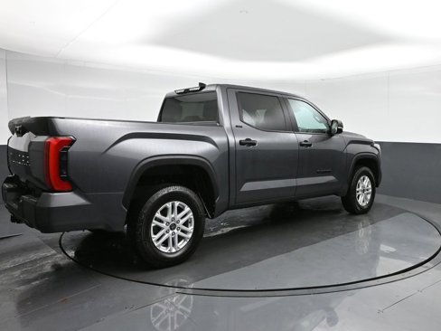 Used 2022 Toyota Tundra SR5 w/ SR5 Convenience Package image 7