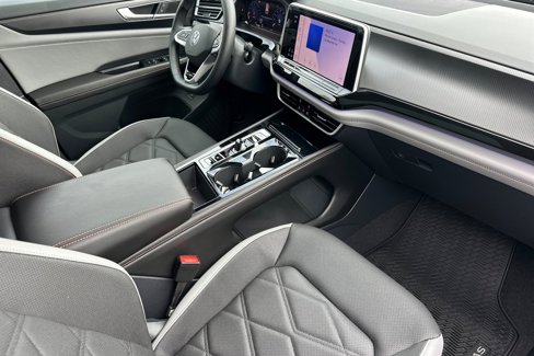 New 2025 Volkswagen Atlas Peak Edition SE image 15