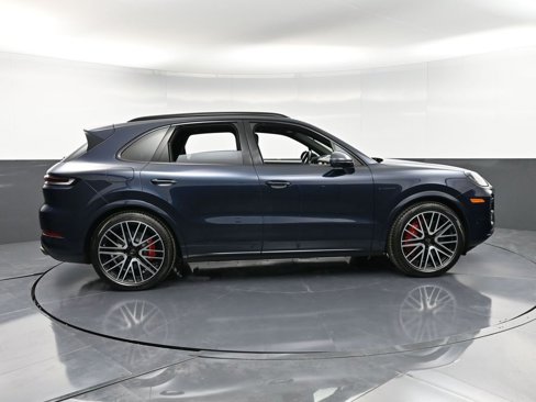 New 2025 Porsche Cayenne Turbo image 9