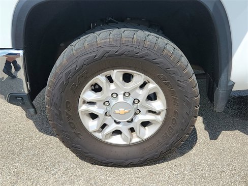 Used 2024 Chevrolet Silverado 2500 LTZ image 9