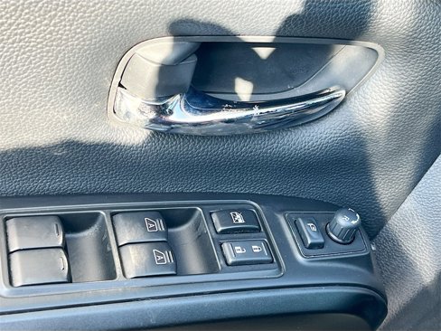 Used 2024 Nissan Titan PRO-4X image 18