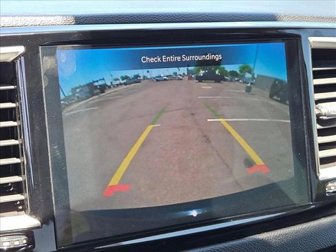 Used 2024 Chrysler Pacifica Touring-L image 13