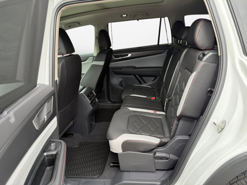 New 2025 Volkswagen Atlas Peak Edition SE image 13
