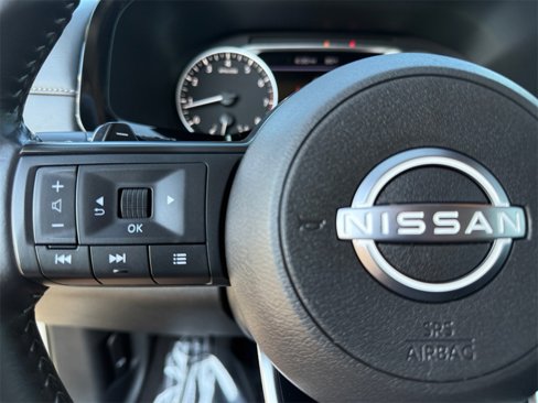 Used 2025 Nissan Pathfinder SV image 25