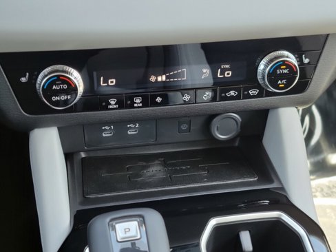 New 2025 Mitsubishi Outlander SE image 21