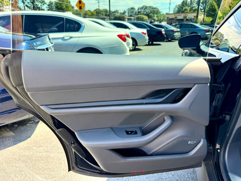 Used 2020 Porsche Taycan 4S image 31