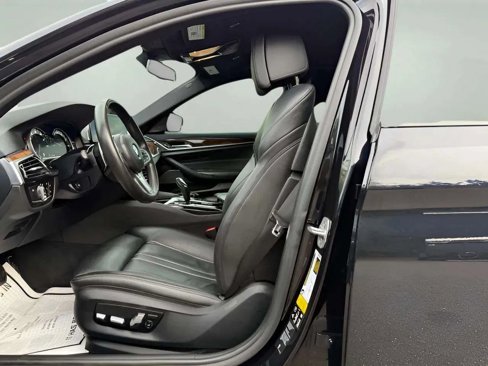 Used 2018 BMW 540i xDrive w/ M Sport Package image 13