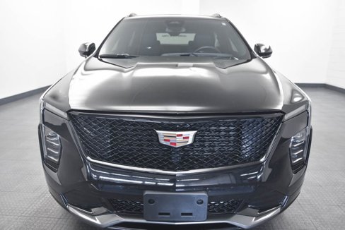Used 2024 Cadillac XT4 Sport image 2