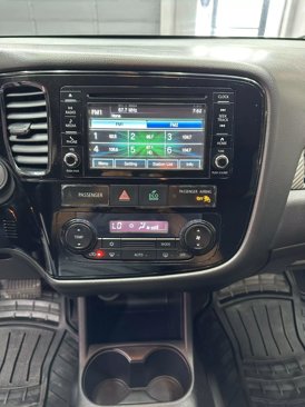 Used 2016 Mitsubishi Outlander ES image 16
