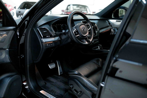 Used 2021 Volvo XC90 T8 R-Design w/ Advanced Package image 2