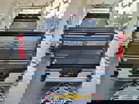 Used 2022 Chevrolet Silverado 1500 LT w/ LPO, Chrome Package image 4