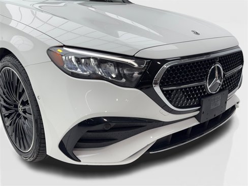 Used 2025 Mercedes-Benz E 350 Sedan image 3