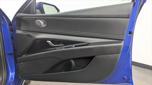 Used 2025 Hyundai Elantra Limited image 23