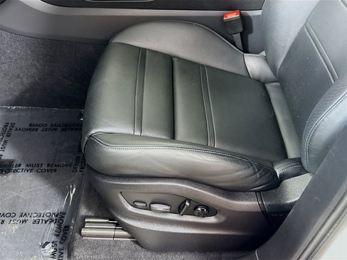 Used 2024 Porsche Cayenne S image 15