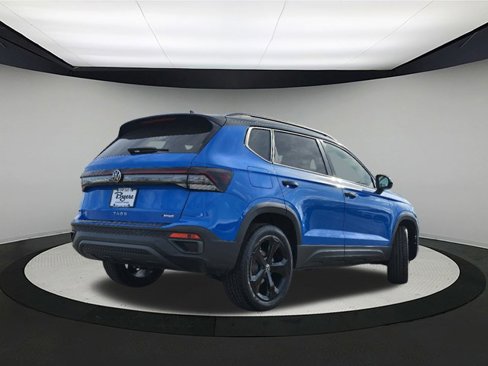 New 2025 Volkswagen Taos SE image 7