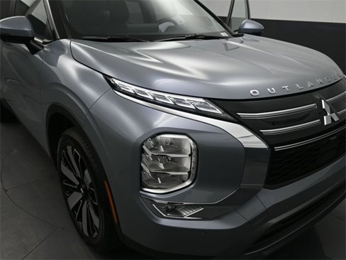 New 2025 Mitsubishi Outlander SE image 21