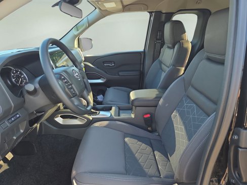Used 2025 Nissan Frontier SV image 14
