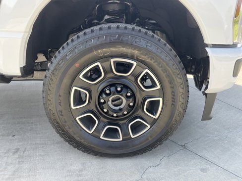 New 2025 Ford F250 Platinum w/ FX4 Off-Road Package image 33