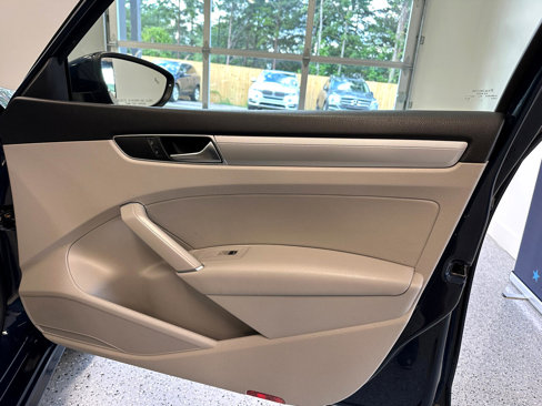 Used 2019 Volkswagen Passat Wolfsburg Edition image 21
