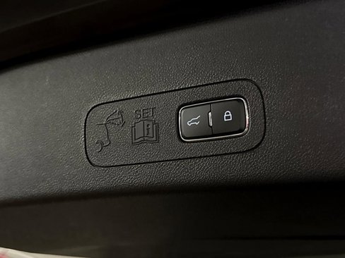 Certified 2025 Lincoln Aviator AWD image 15