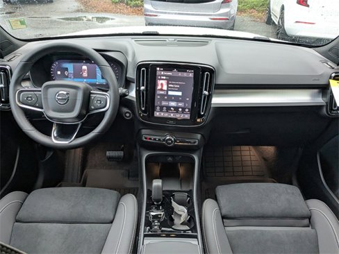 New 2026 Volvo XC40 B5 Ultra image 16
