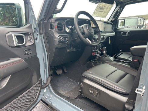 New 2025 Jeep Wrangler Unlimited Rubicon w/ Technology Group image 10