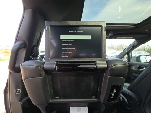 New 2025 Chrysler Pacifica Select w/ Uconnect Theater Family Group image 29