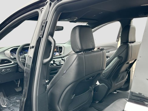 New 2026 Chrysler Pacifica Select image 6
