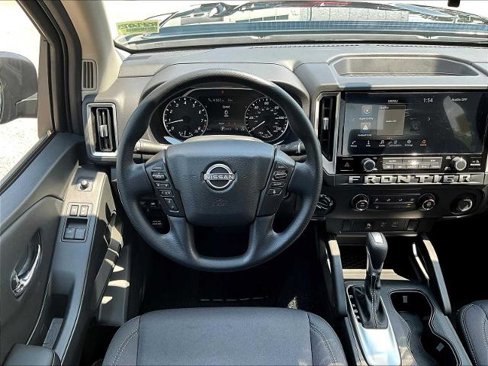Certified 2025 Nissan Frontier SV image 17