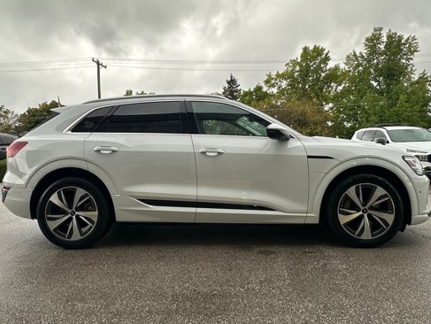 Used 2024 Audi Q8 e-tron Premium Plus w/ Premium Plus Package image 12