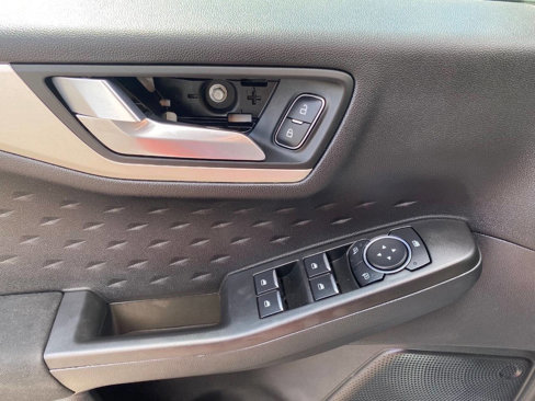 Used 2020 Ford Escape SE image 15