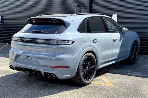 New 2026 Porsche Cayenne GTS image 10
