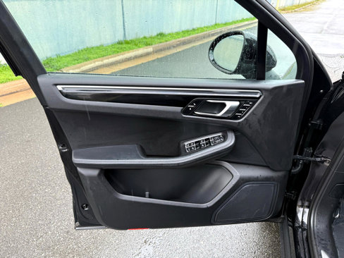 Used 2016 Porsche Macan S image 17