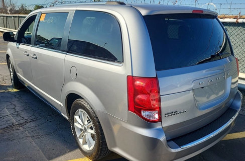 Used 2019 Dodge Grand Caravan SXT image 2
